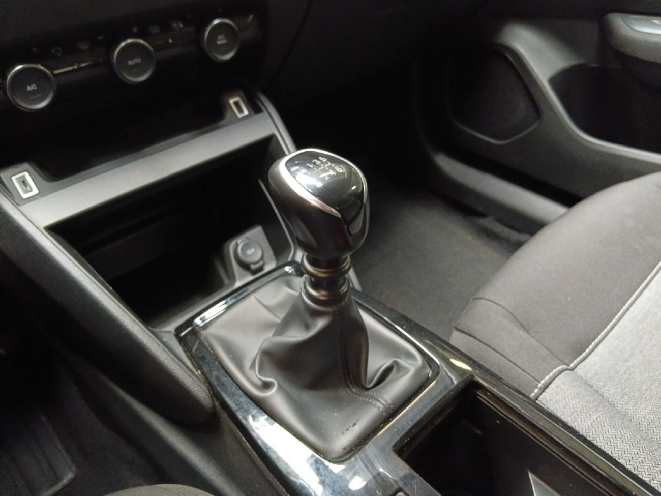 Mandataire Citroën C4 X 1.2 PURETECH 100 FEEL