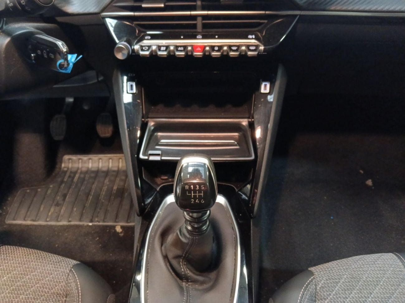 Mandataire PEUGEOT 208 1.2 100CH S&S ALLURE