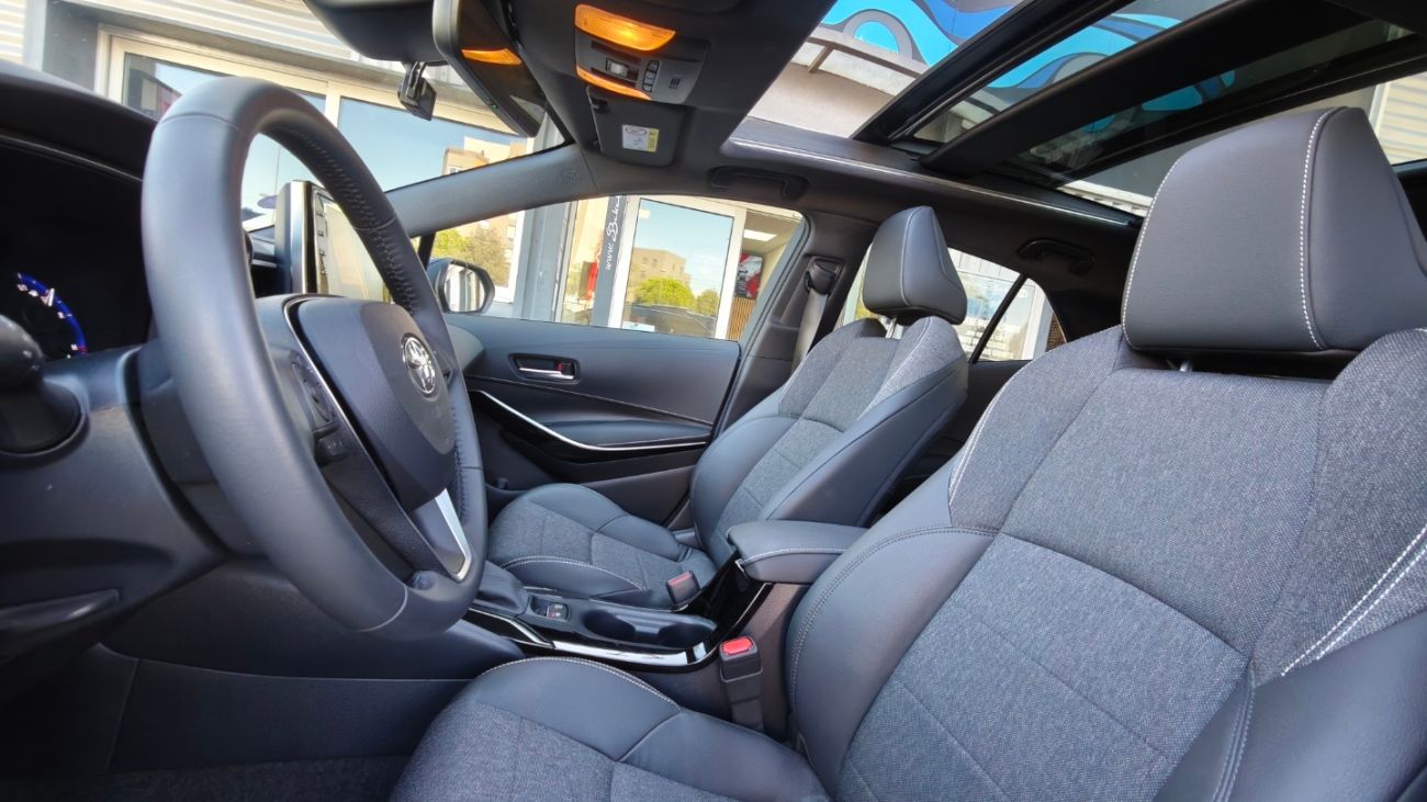 Mandataire TOYOTA COROLLA HYBRIDE MY20 122h Design TOIT OUVRANT 1ERE MAIN