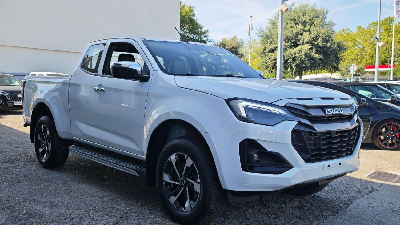 Mandataire ISUZU D-MAX SPACE CABINE A/T PRESTIGE
