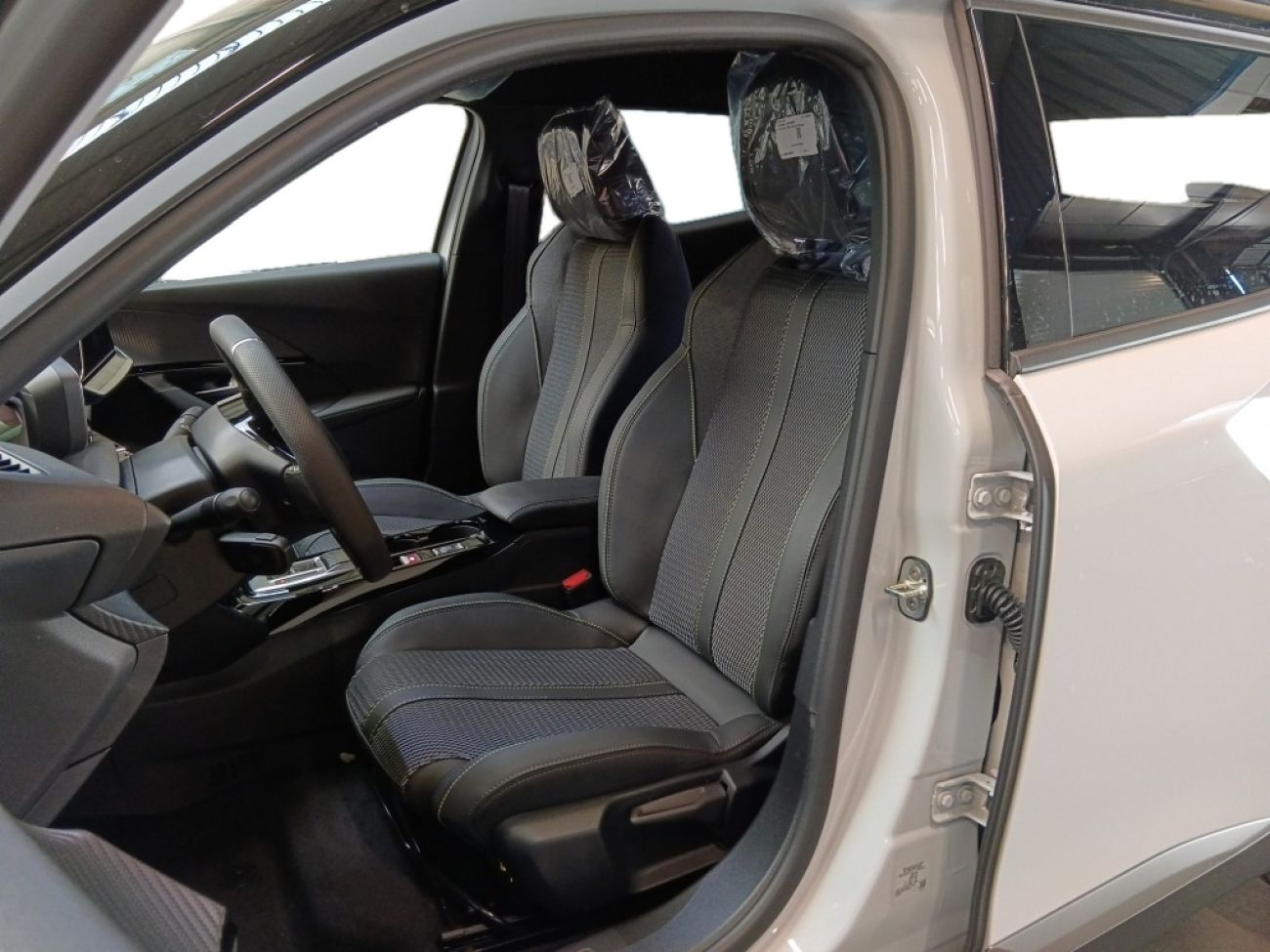 Mandataire PEUGEOT 2008 1.2 HYBRID 145CH GT E-DCS6