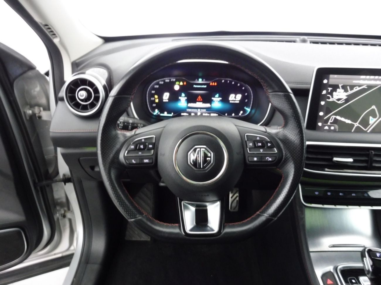 Mandataire MG HS 1.5 T-GDI 162 AT luxury