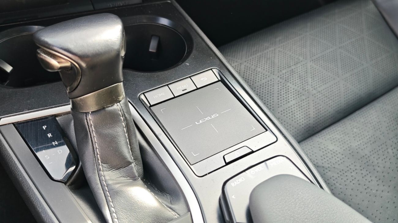 Mandataire LEXUS UX 250h 2WD Luxe