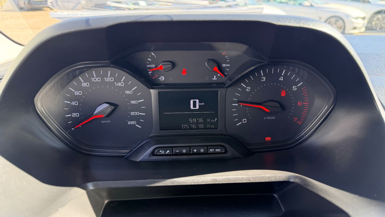 Mandataire PEUGEOT PARTNER FOURGON STANDARD 650 KG PURETECH 110 S&S BVM6 PREMIUM