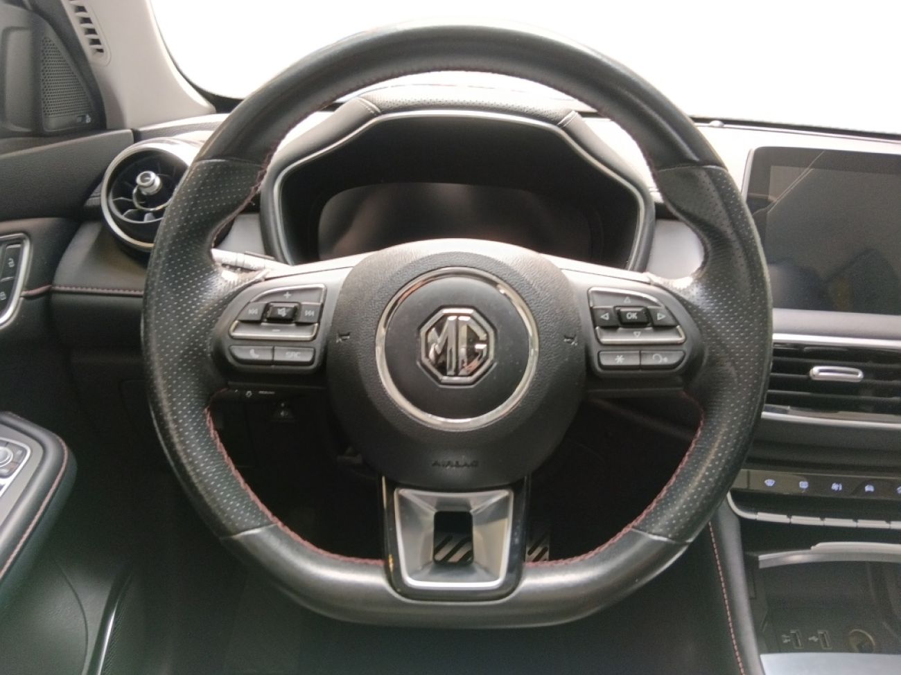 Mandataire MG HS 1.5 T-GDI 162 AT luxury