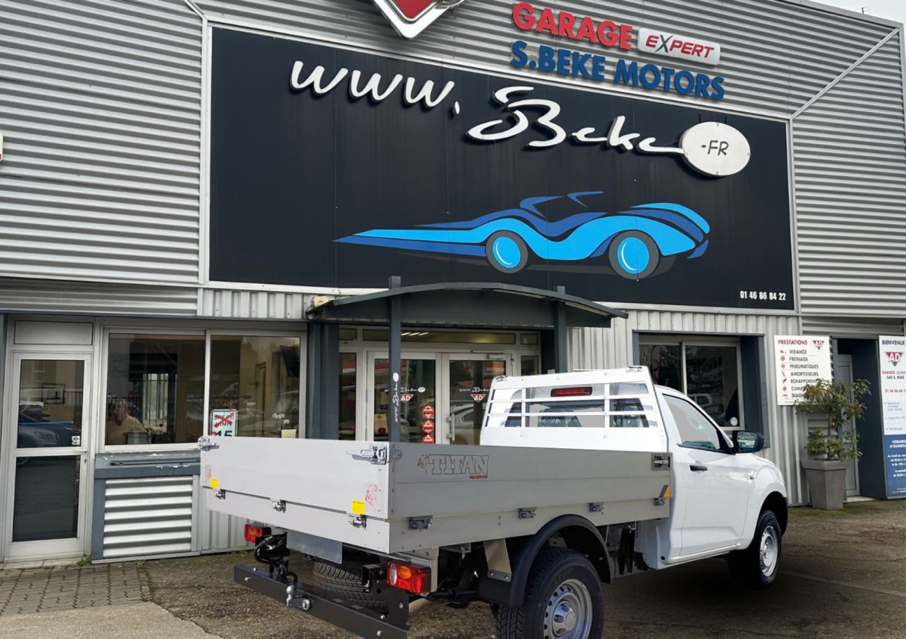 Mandataire ISUZU D-MAX NOUVEAU 2.2L SINGLE B-STRONG PLATEAU FIXE ALUMINIUM