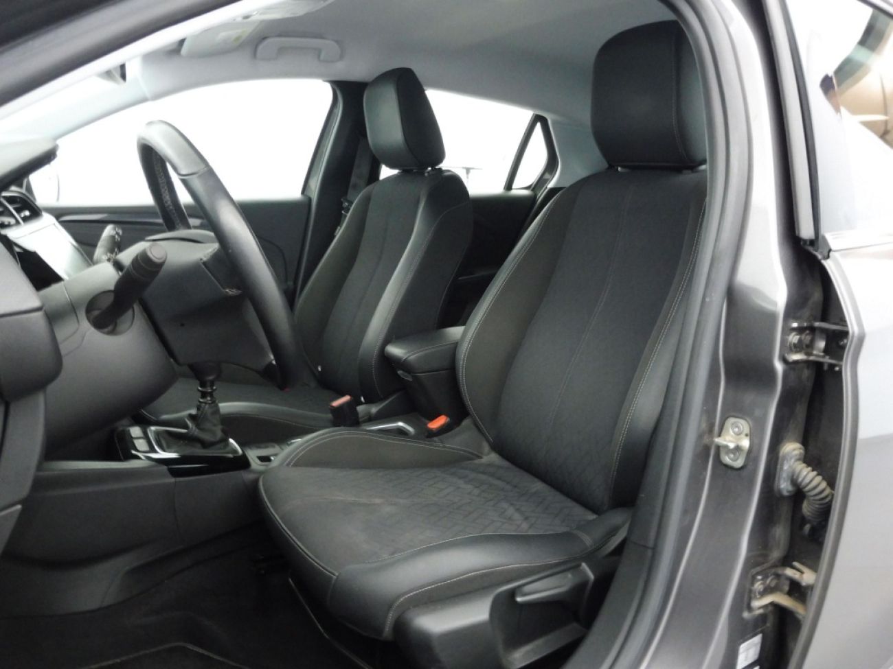 Mandataire Opel Corsa 1.2 TURBO 100CH ELEGANCE