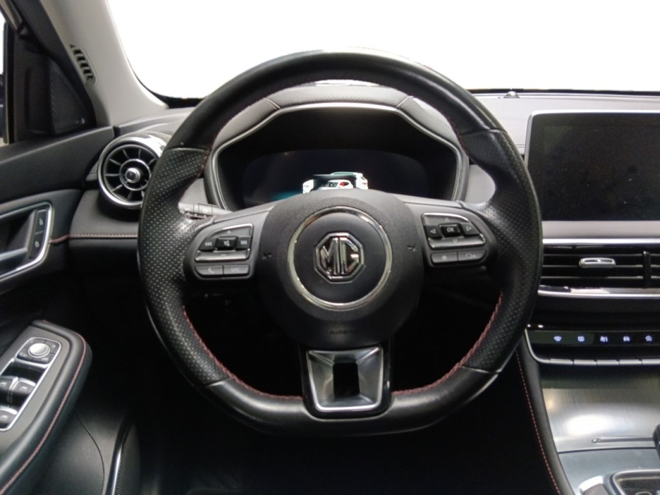 Mandataire MG HS 1.5 T-GDI 162 AT luxury