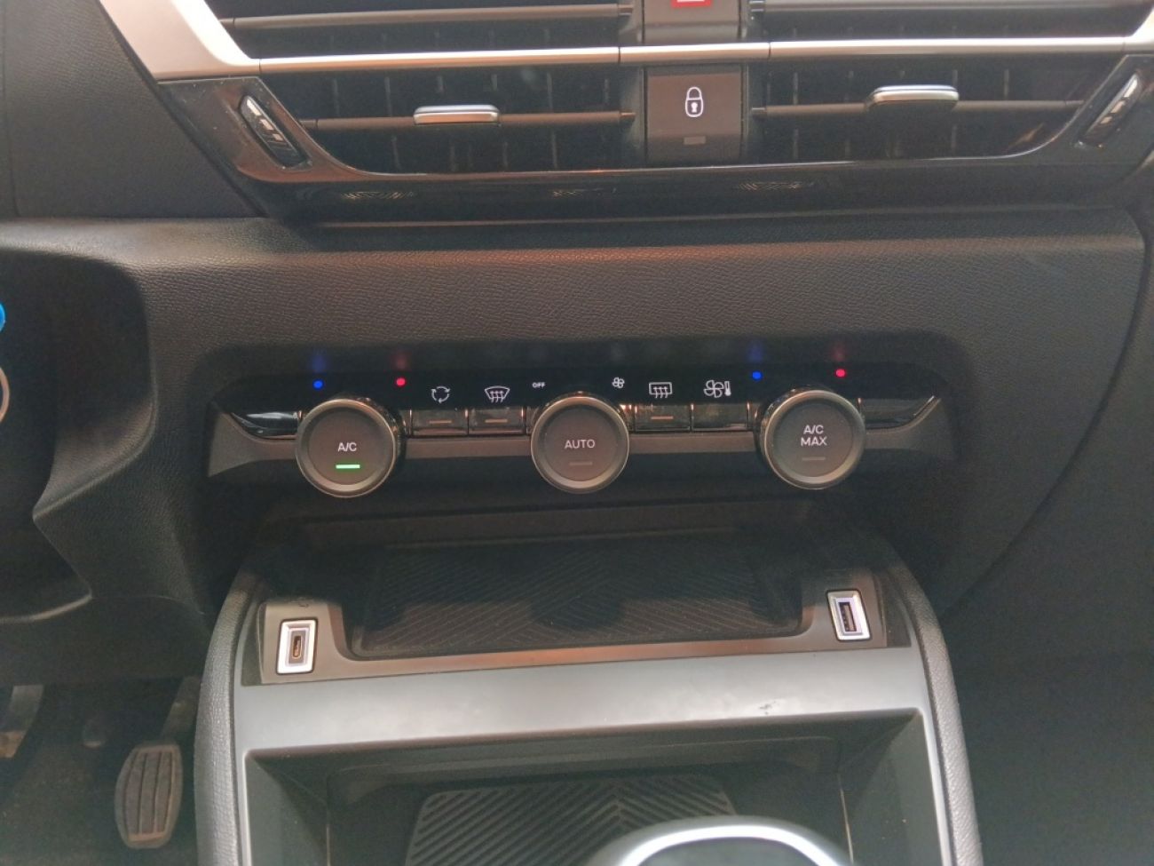 Mandataire Citroën C4 X 1.2 PURETECH 100 FEEL