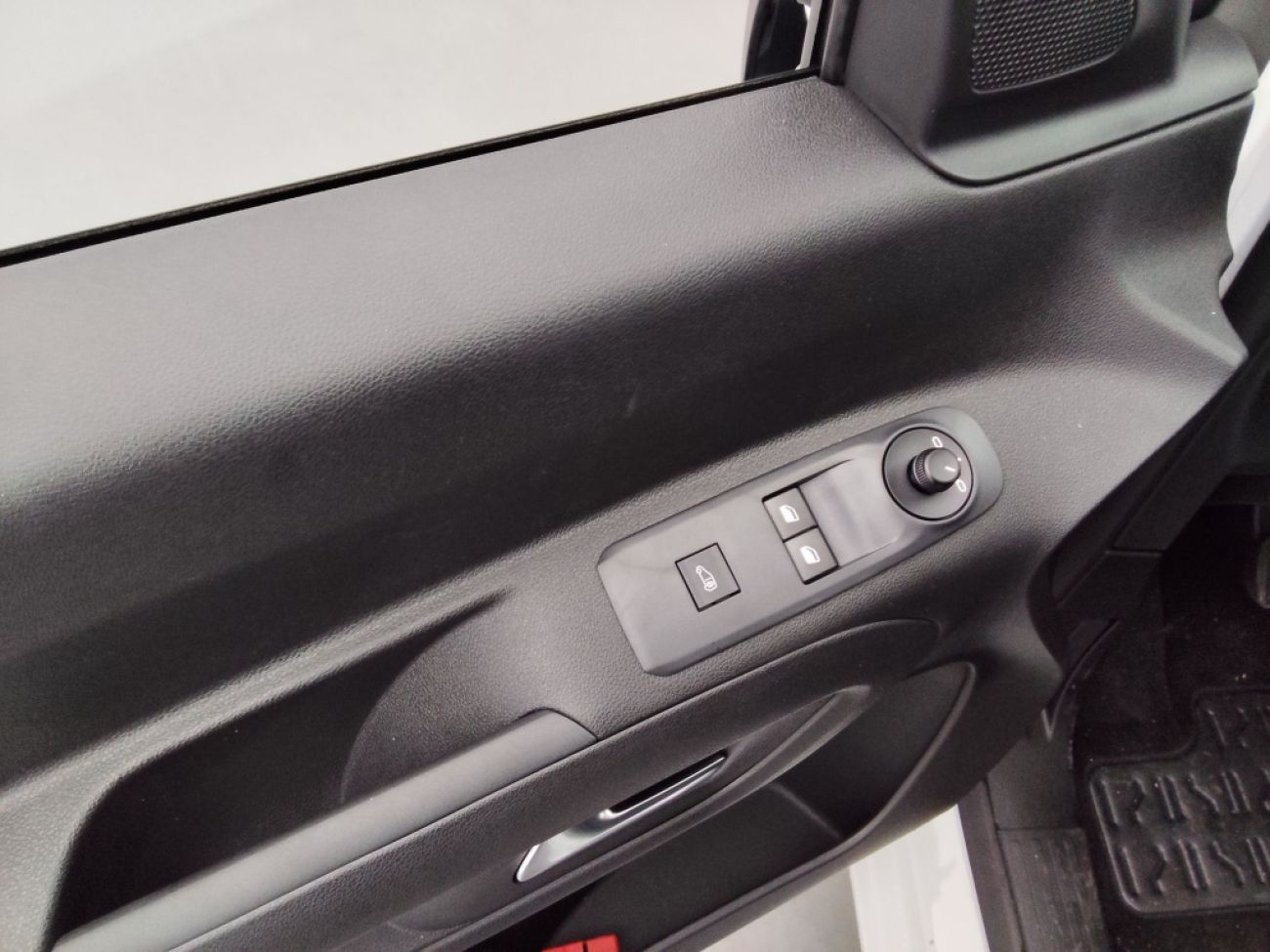 Mandataire PEUGEOT PARTNER M 650KG BLUEHDI 100CH S&S