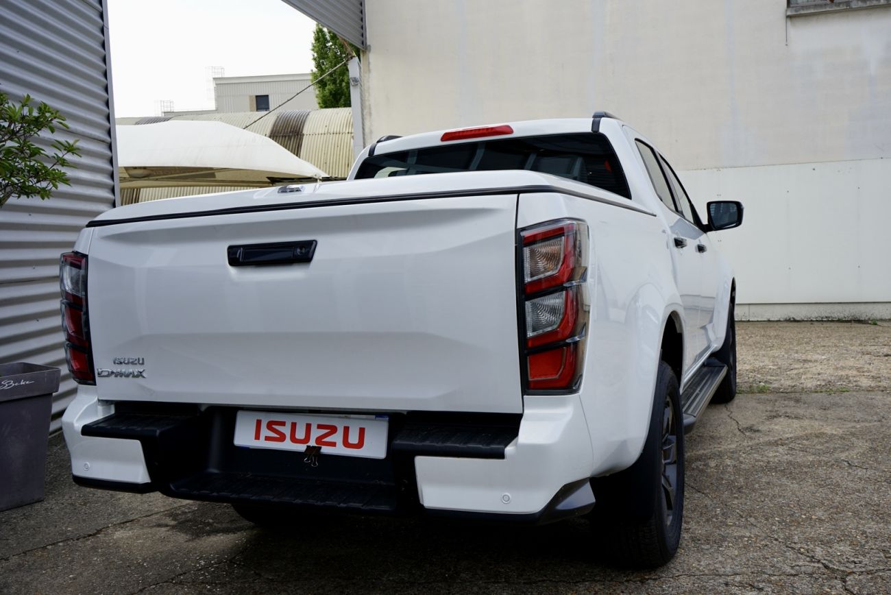 Mandataire ISUZU D-MAX CREW N60 NITRO SPORT 4X4 A/T 4 PLACES / PAS DE MALUS ECOLOGIQUE