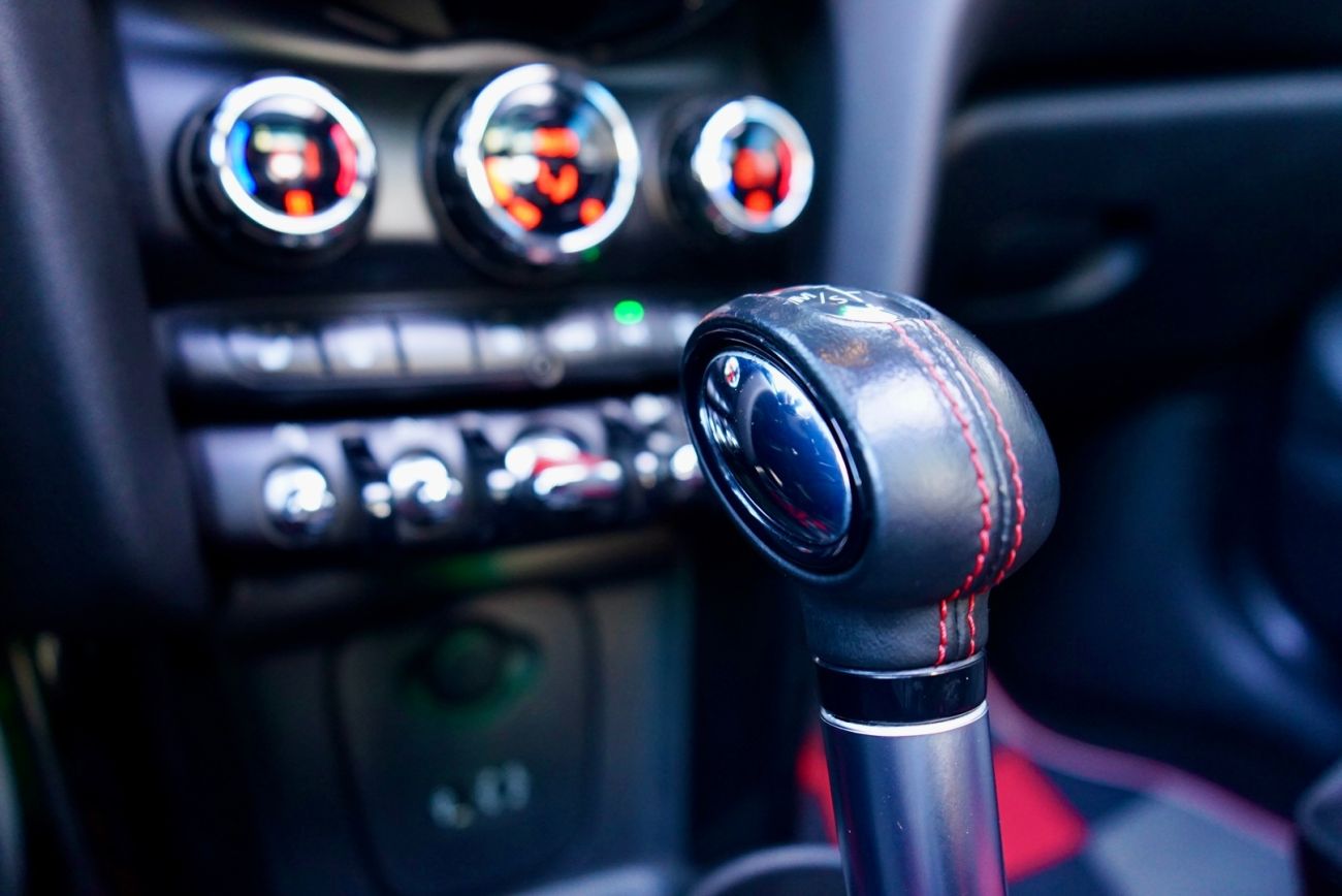 Mandataire MINI HATCH 3 PORTES F56 231 ch John Cooper Works BVA6 Finition JCW Exclusive Design