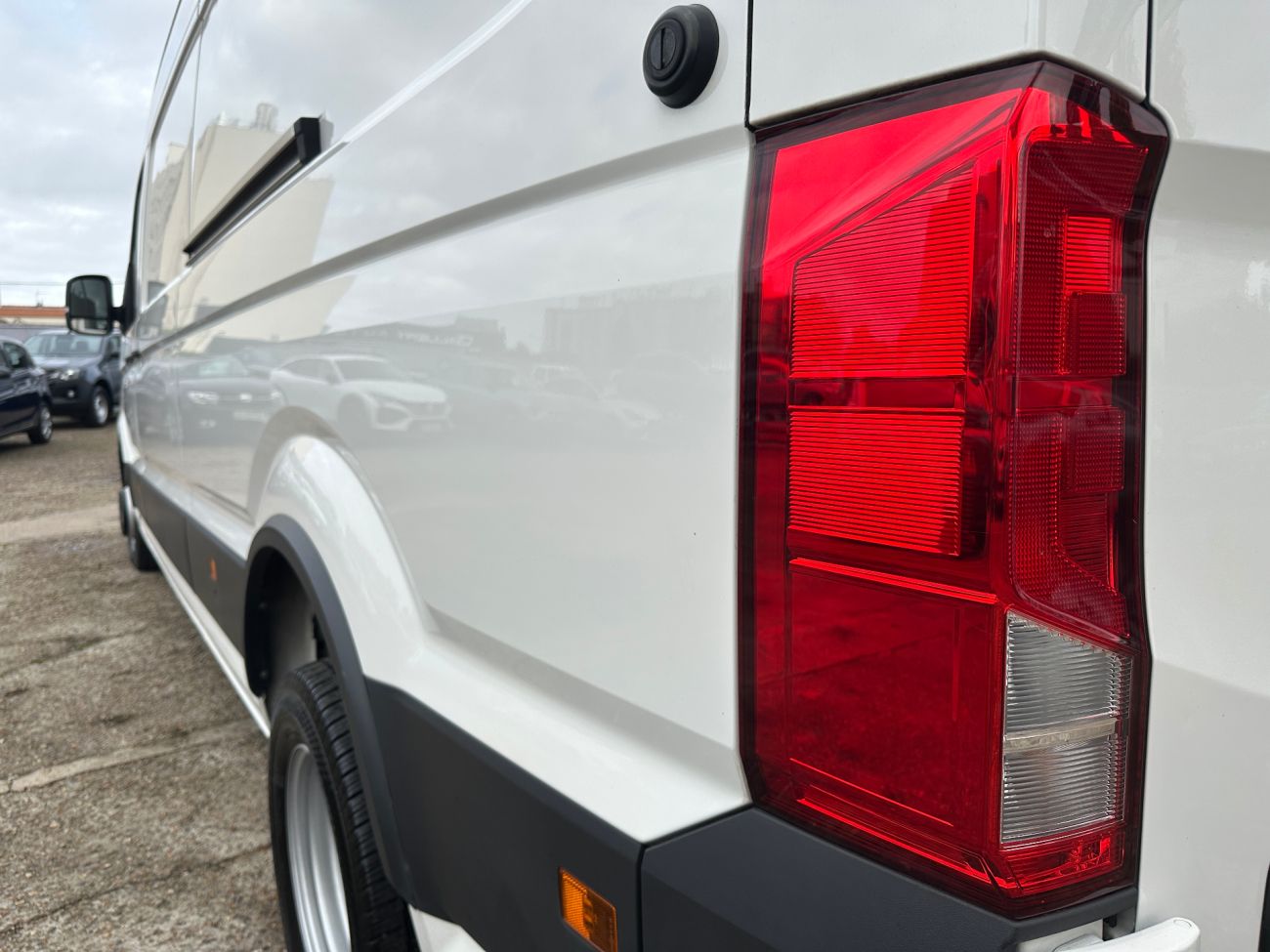 Mandataire VOLKSWAGEN CRAFTER VAN PROPULSION RJ 35 L4H3 2.0 TDI 177 CH BVA BUSINESS LINE ROUES JUMELEES