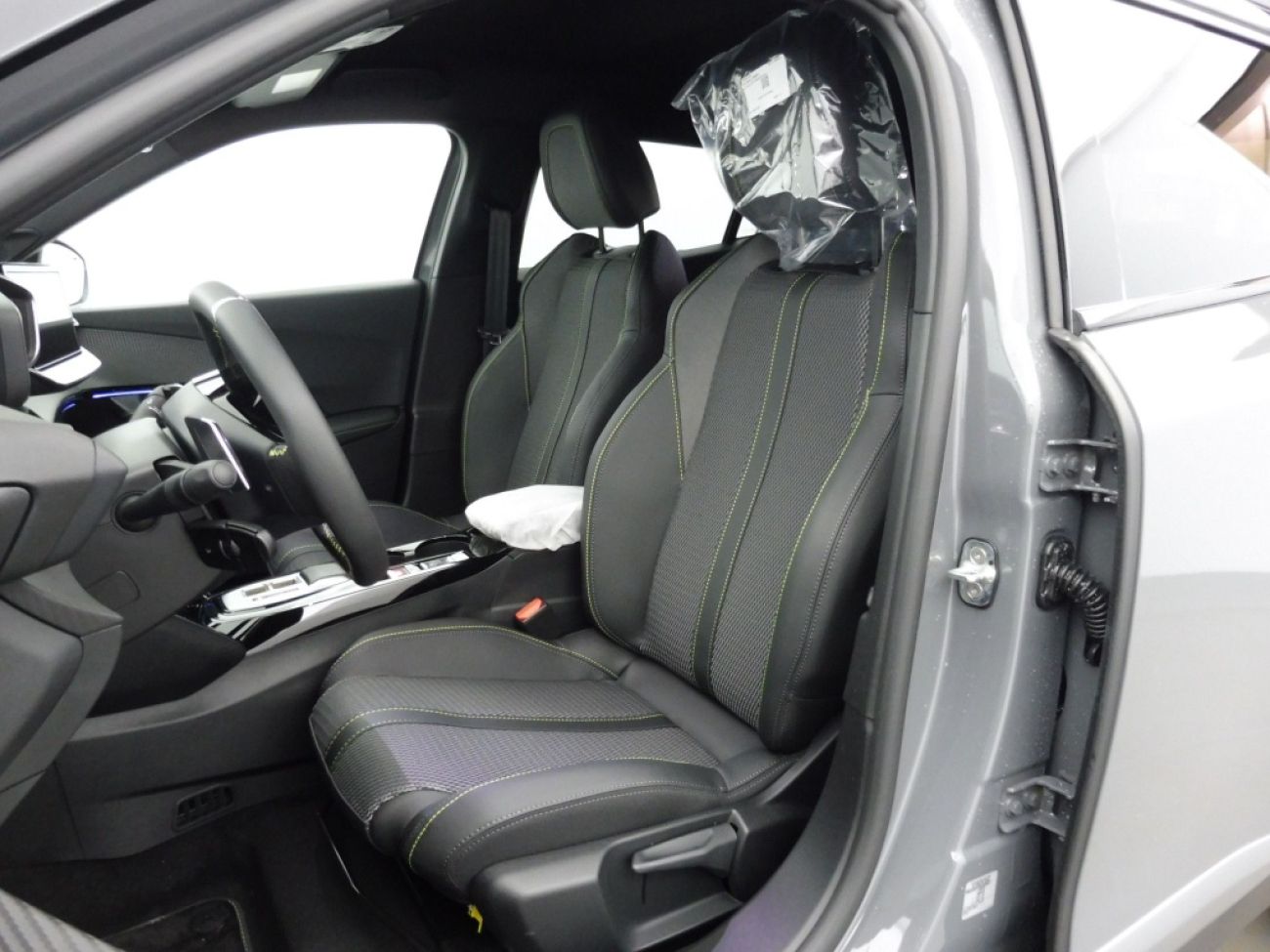 Mandataire PEUGEOT 2008 1.2 HYBRID 136CH GT E-DCS6