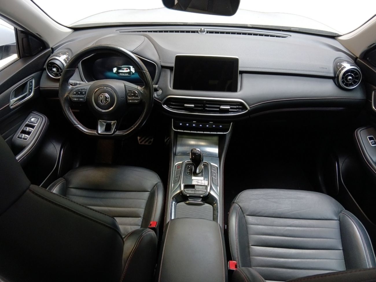 Mandataire MG HS 1.5 T-GDI 162 AT luxury