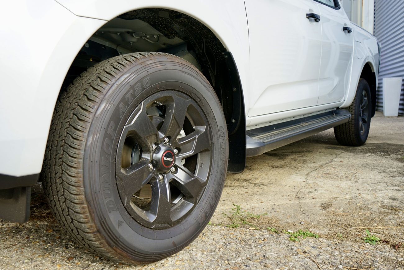 Mandataire ISUZU D-MAX CREW N60 NITRO SPORT 4X4 A/T 4 PLACES / PAS DE MALUS ECOLOGIQUE