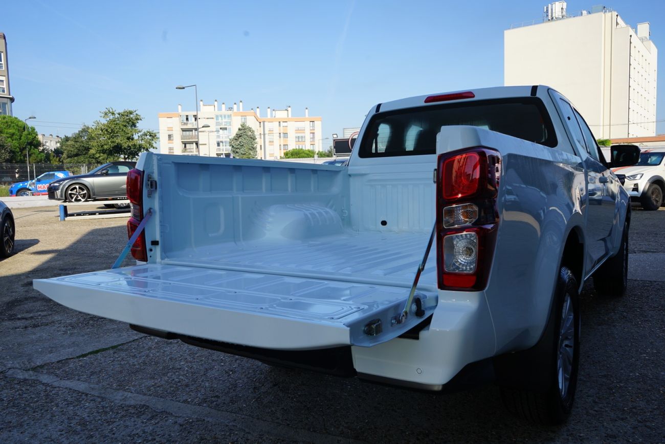 Mandataire ISUZU D-MAX N60 SPACE CAB 1.9 164 CH 4X4 BVA BB+