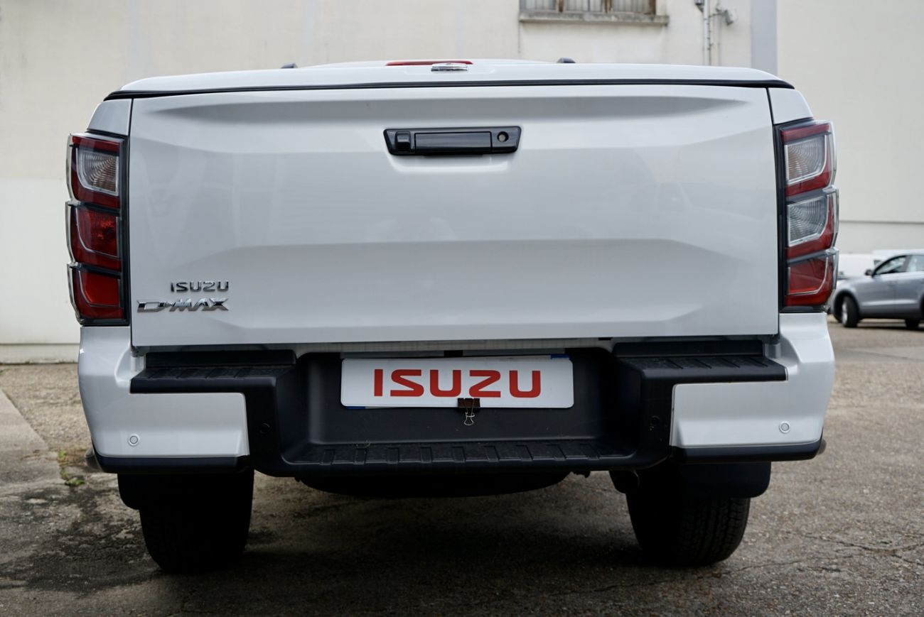 Mandataire ISUZU D-MAX CREW N60 NITRO SPORT 4X4 A/T 4 PLACES / PAS DE MALUS ECOLOGIQUE