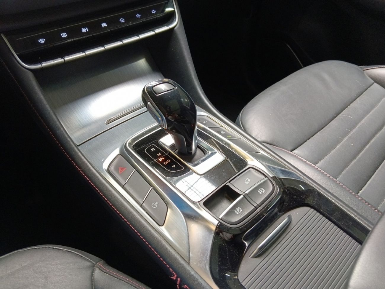 Mandataire MG HS 1.5 T-GDI 162 AT luxury