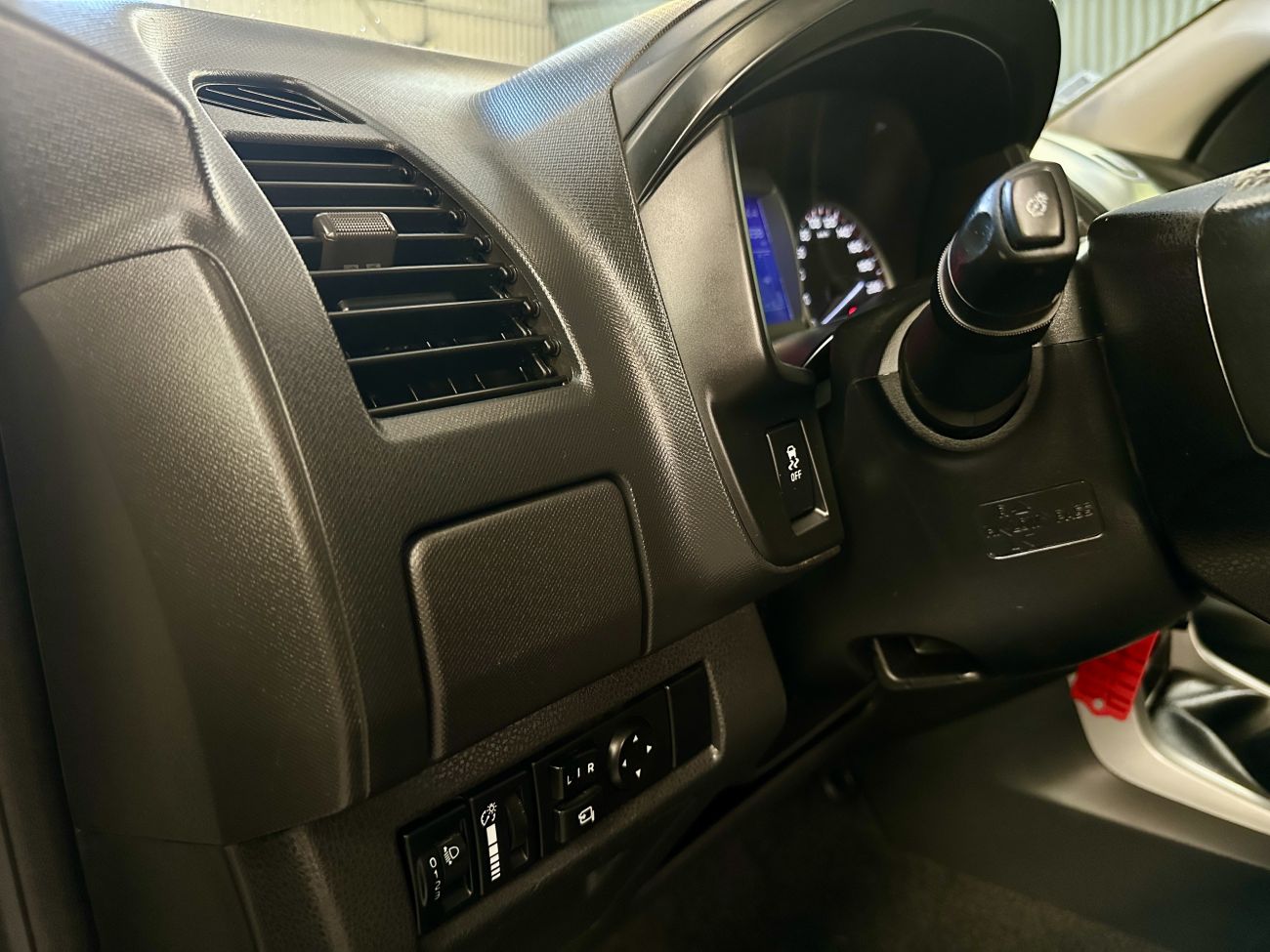 Mandataire ISUZU D-MAX 2.5 4X4 SPACE CAB SOLAR