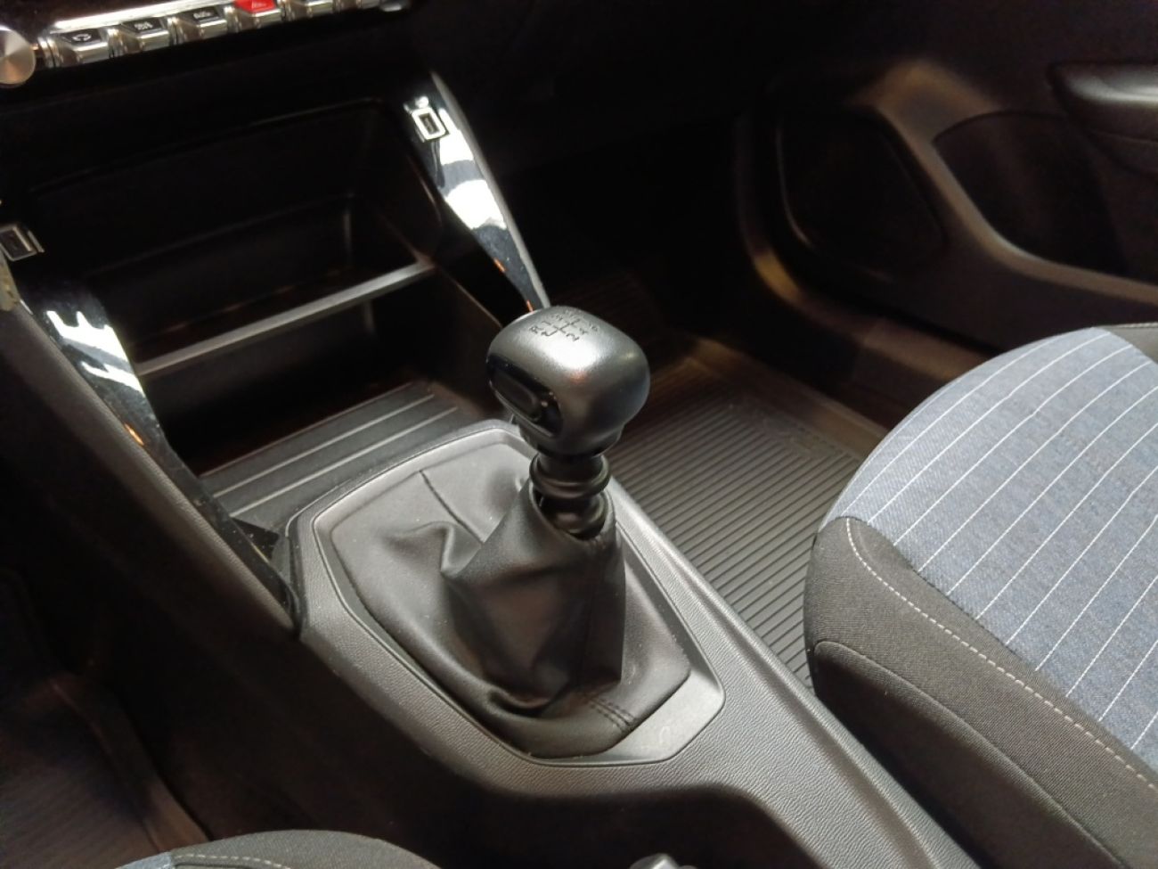 Mandataire PEUGEOT 208 Affaire 1.5 BLUEHDI 100 PREMIUM