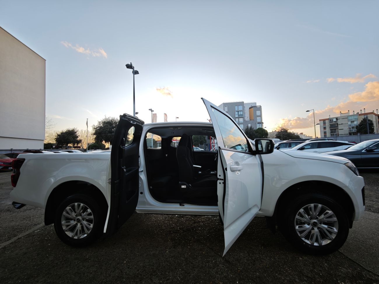 Mandataire ISUZU D MAX SPACE N60 BB+ A/T 4x4 MY2025 Euro6e