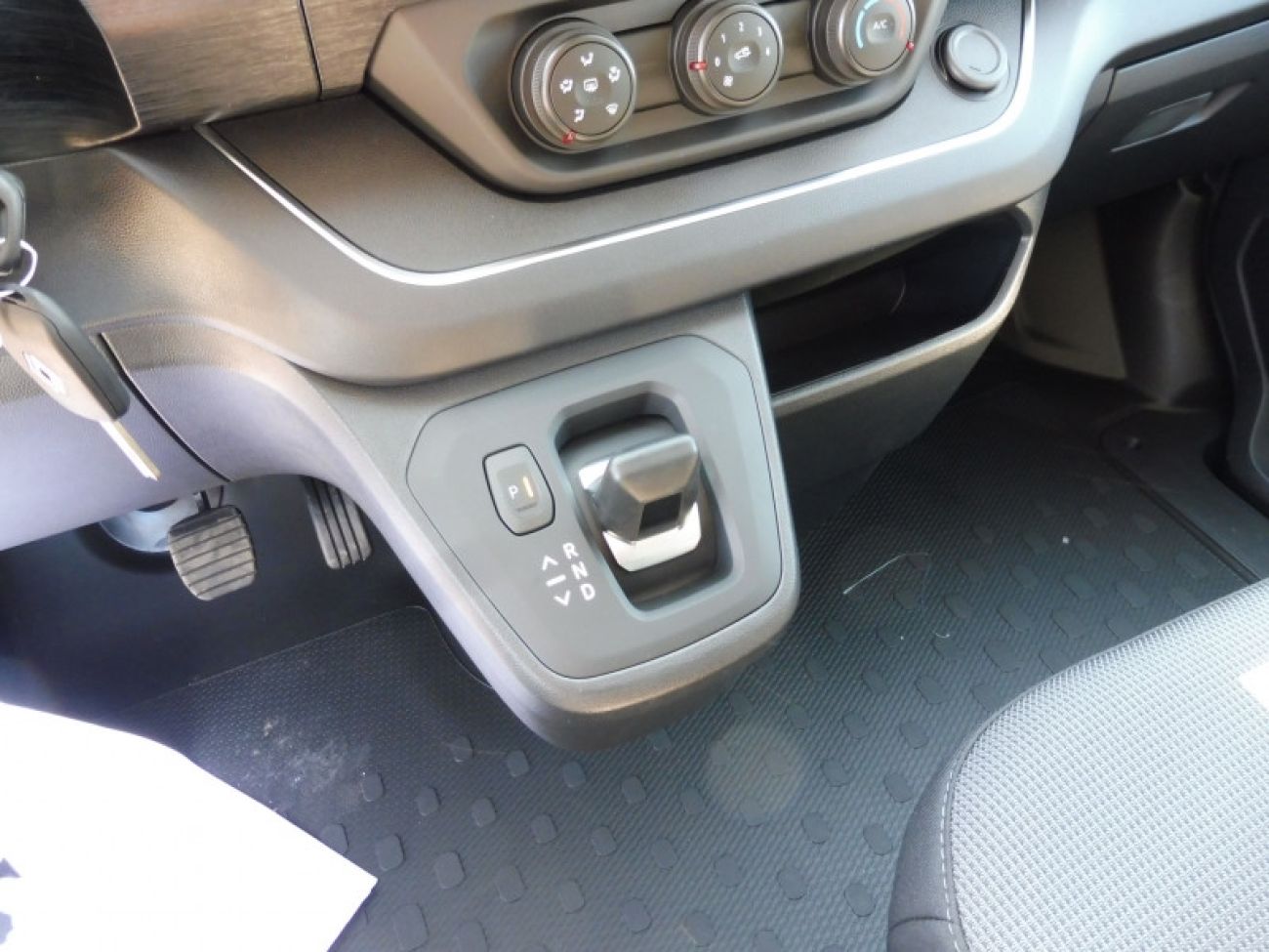 Mandataire RENAULT Trafic L2H1 3T 2.0 BLUE DCI 150CH ADVANCE EDC -24