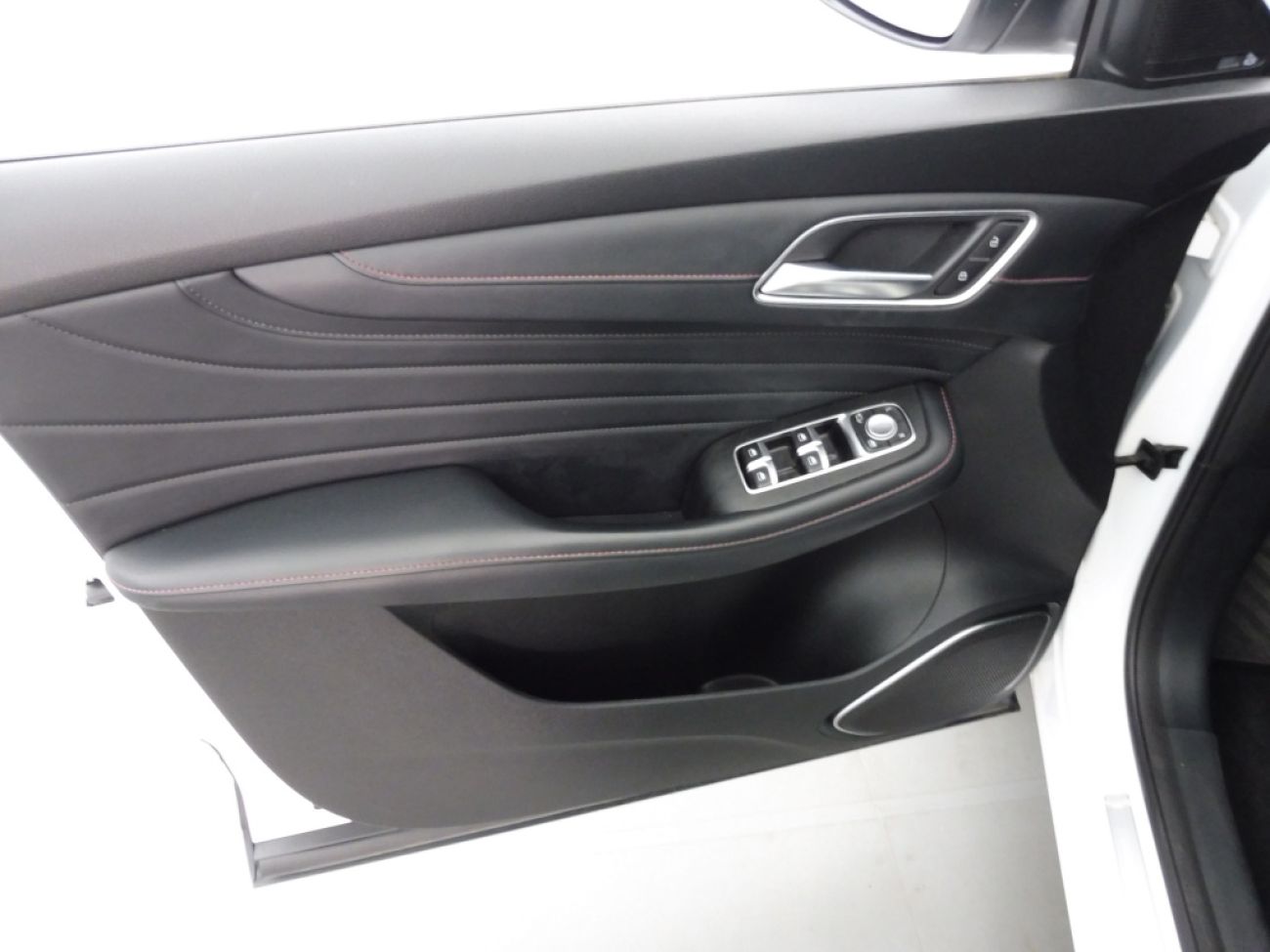 Mandataire MG HS 1.5 T-GDI 162 AT luxury