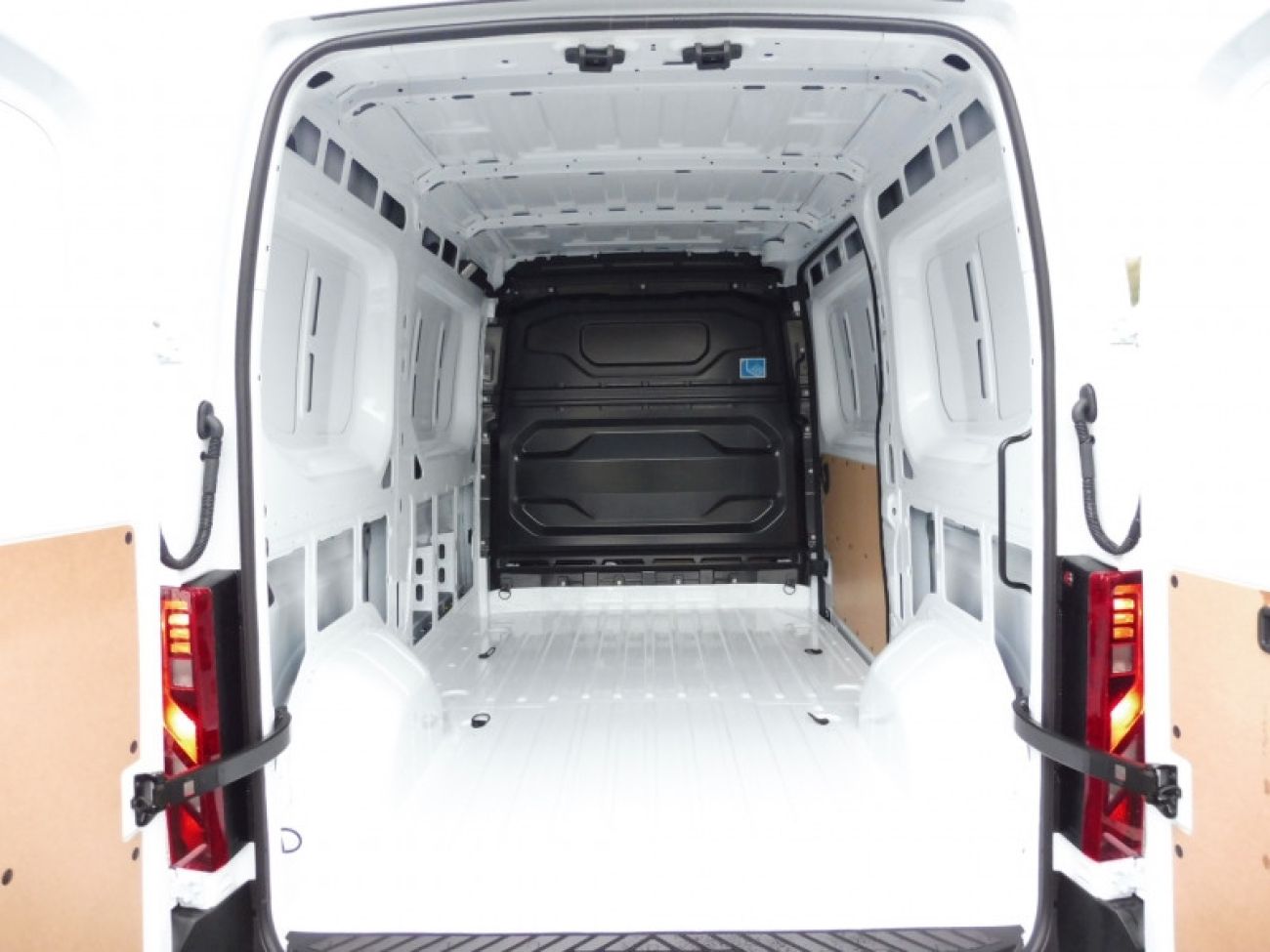 Mandataire RENAULT Master F3500 L2H2 2.0 BLUE DCI 150CH EXTRA AUTO - 25