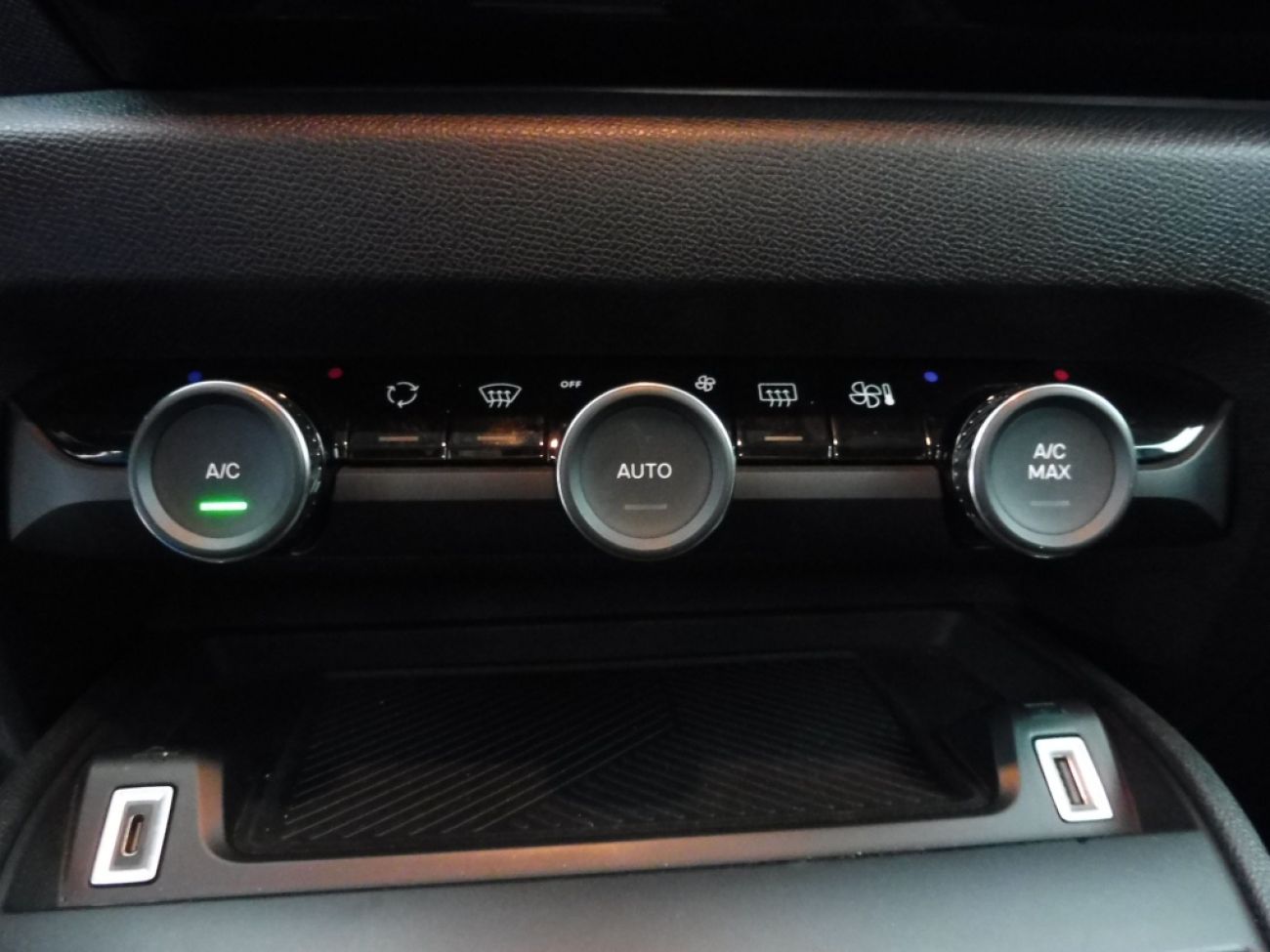 Mandataire Citroën C4 X 1.2 PURETECH 100 FEEL