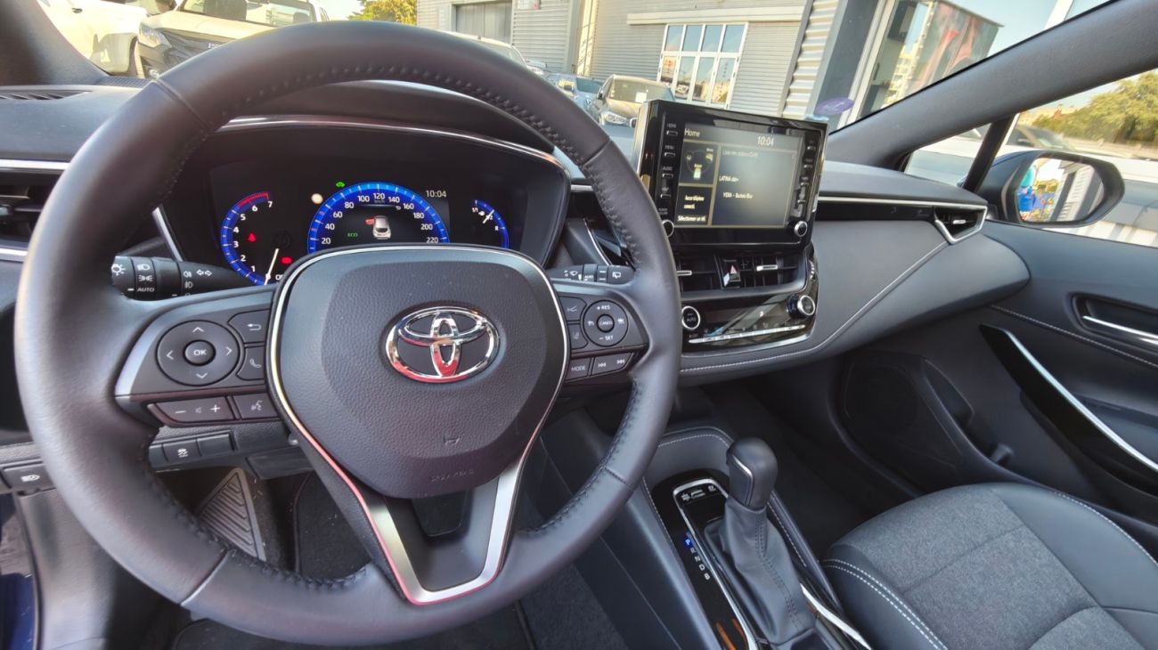 Mandataire TOYOTA COROLLA HYBRIDE MY20 122h Design TOIT OUVRANT 1ERE MAIN
