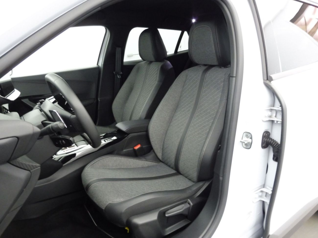 Mandataire PEUGEOT 2008 1.2 PURETECH 130CH S&S ALLURE EAT8