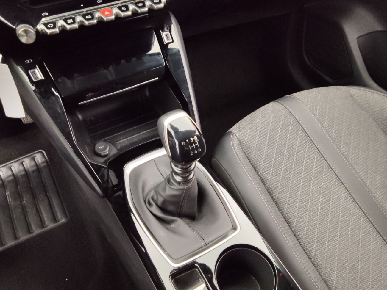 Mandataire PEUGEOT 208 1.2 100CH S&S ALLURE