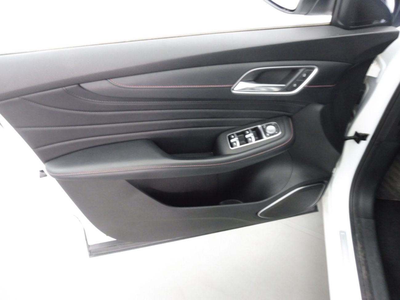 Mandataire MG HS 1.5 T-GDI 162 AT luxury
