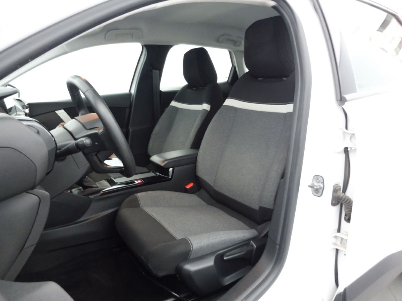 Mandataire Citroën C4 X 1.2 PURETECH 100 FEEL