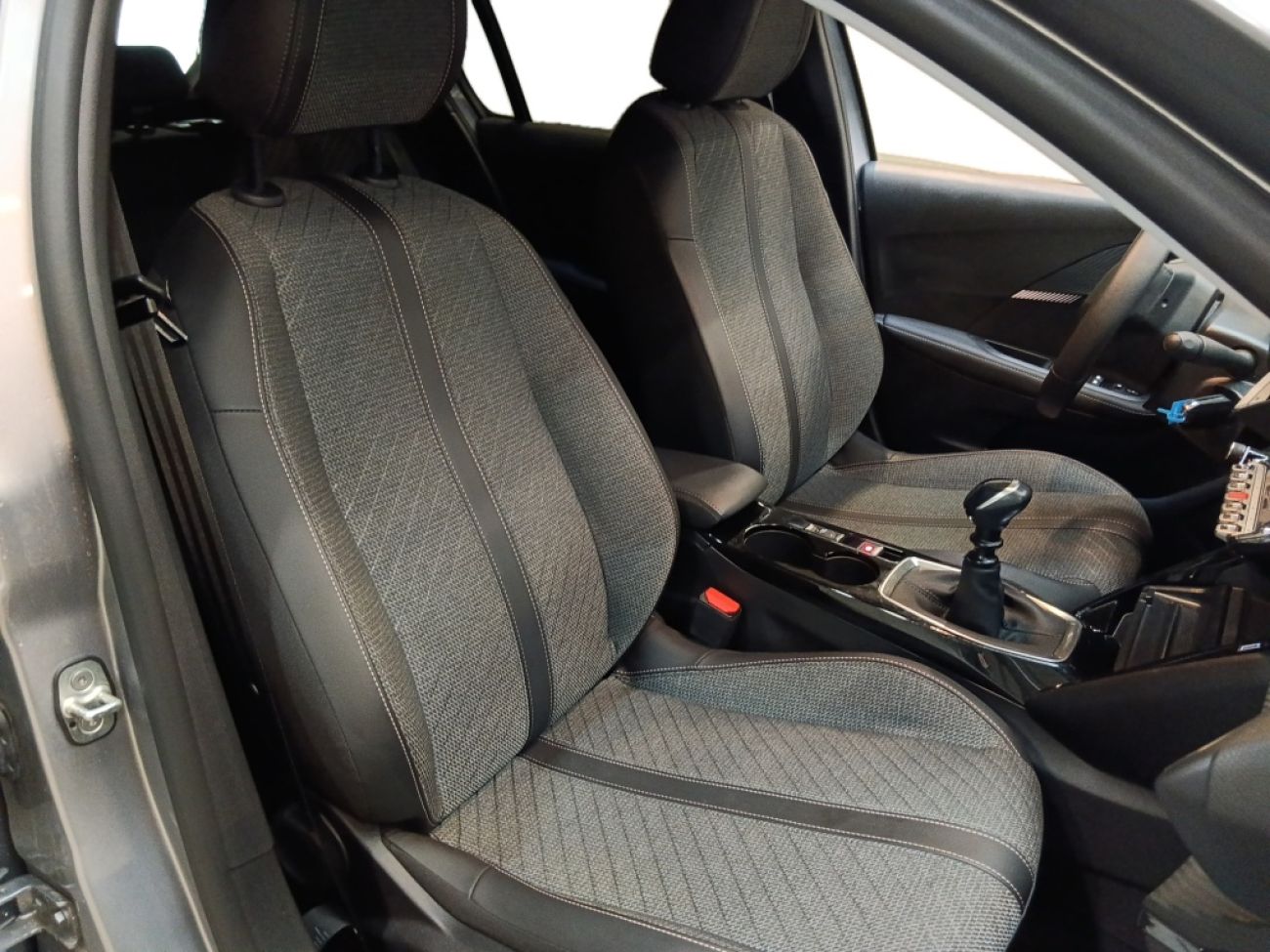 Mandataire PEUGEOT 208 1.2 100CH S&S ALLURE