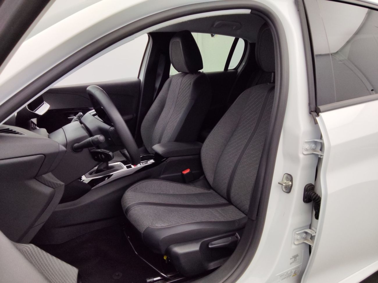 Mandataire PEUGEOT 208 1.2 100CH S&S ALLURE