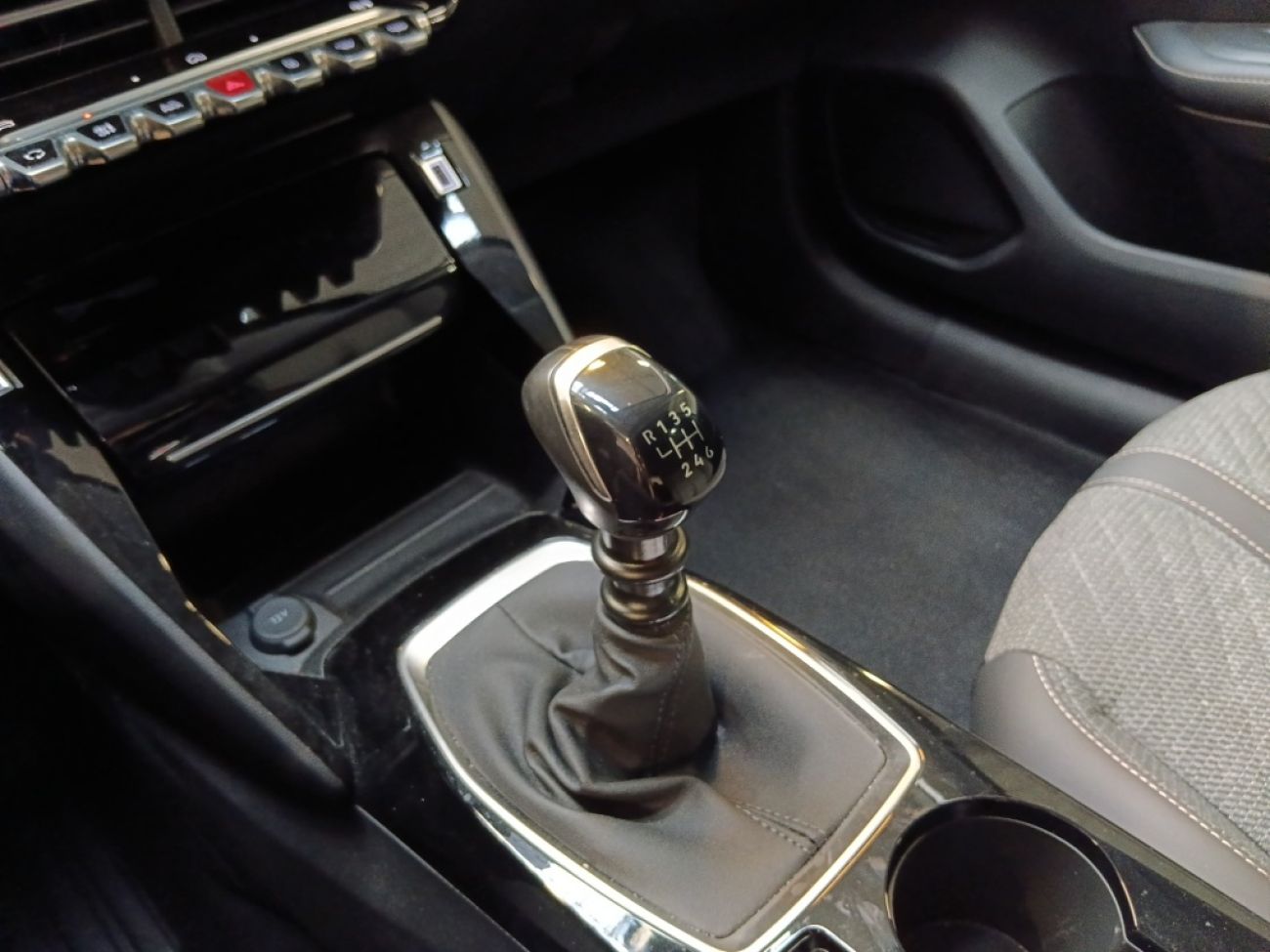 Mandataire PEUGEOT 208 1.2 100CH S&S ALLURE