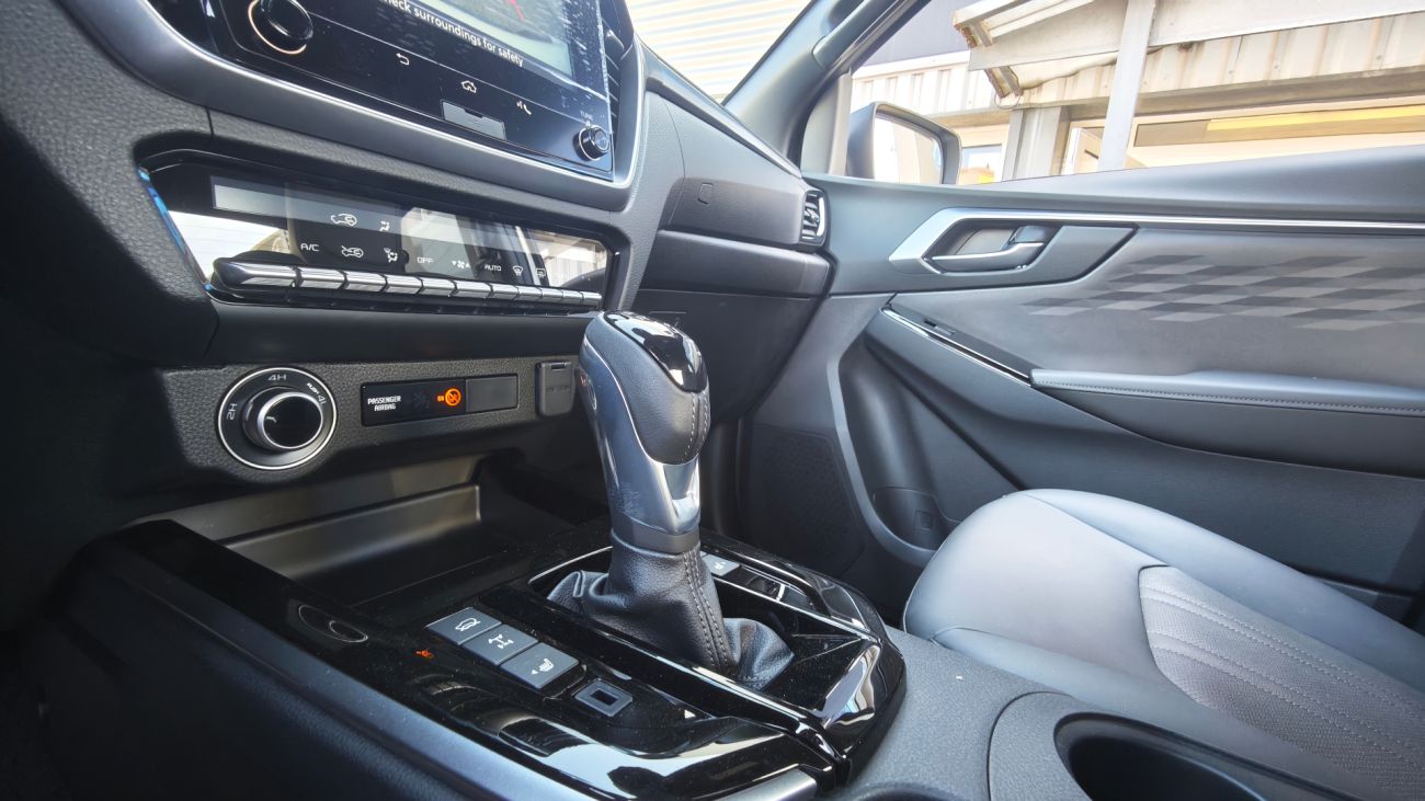 Mandataire ISUZU D-MAX SPACE CABINE A/T PRESTIGE