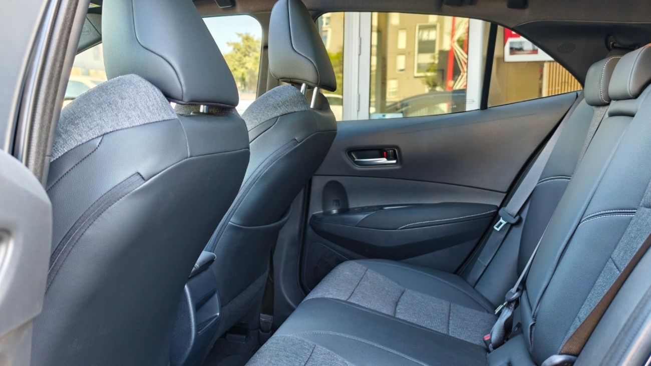 Mandataire TOYOTA COROLLA HYBRIDE MY20 122h Design TOIT OUVRANT 1ERE MAIN