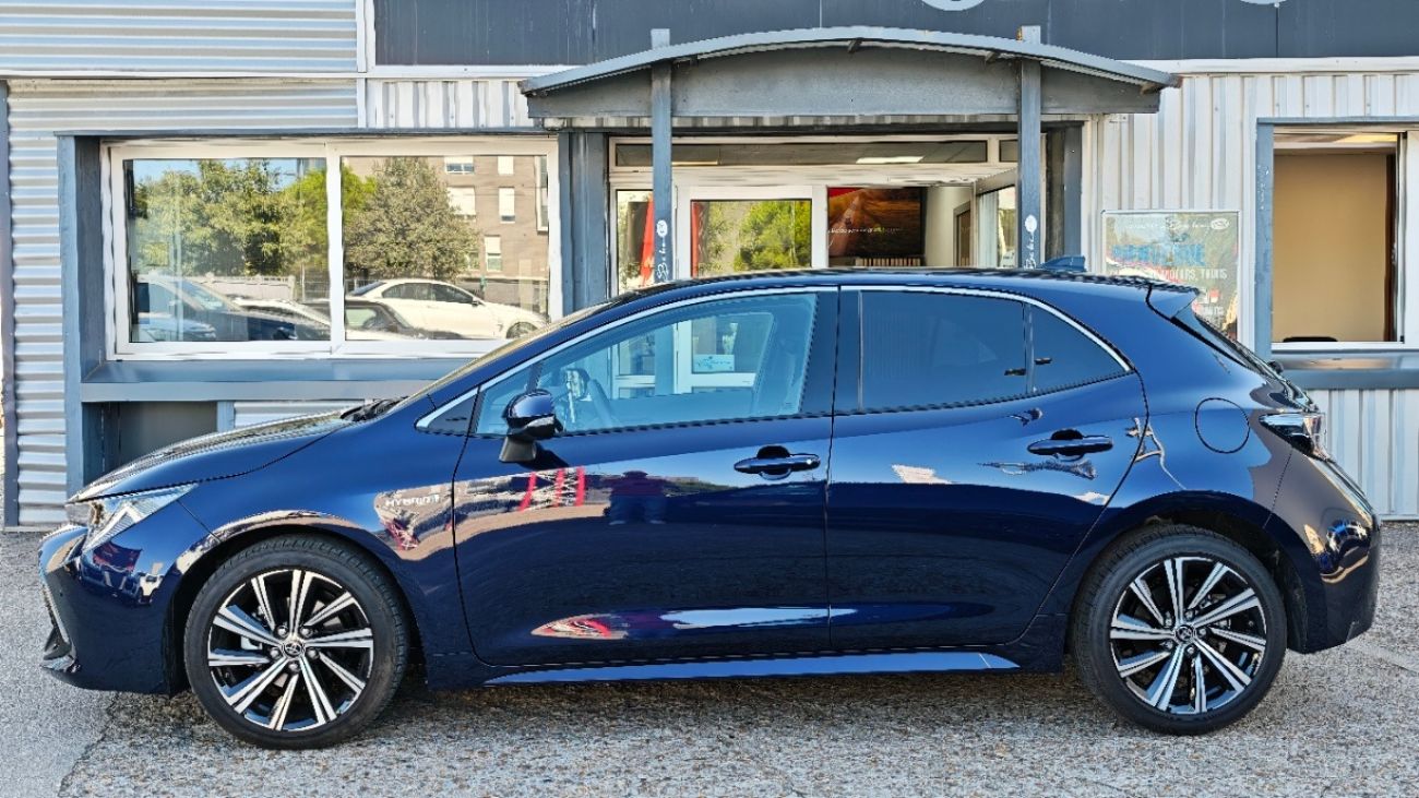 Mandataire TOYOTA COROLLA HYBRIDE MY20 122h Design TOIT OUVRANT 1ERE MAIN