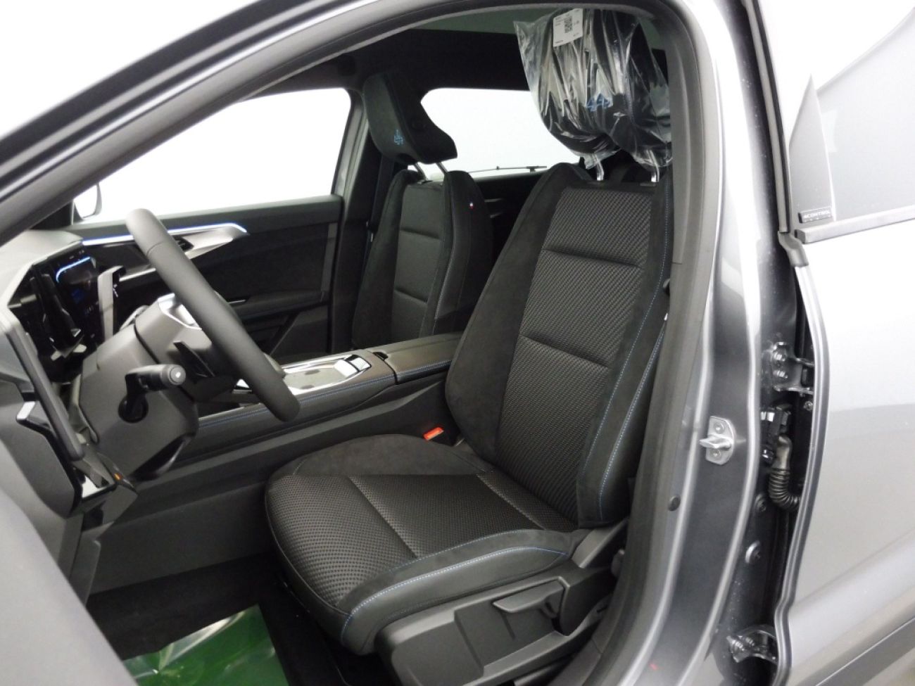 Mandataire RENAULT ESPACE VI 1.2 E-TECH FULL HYBRID 200CH ESPRIT ALPINE 7 PLACES - 24