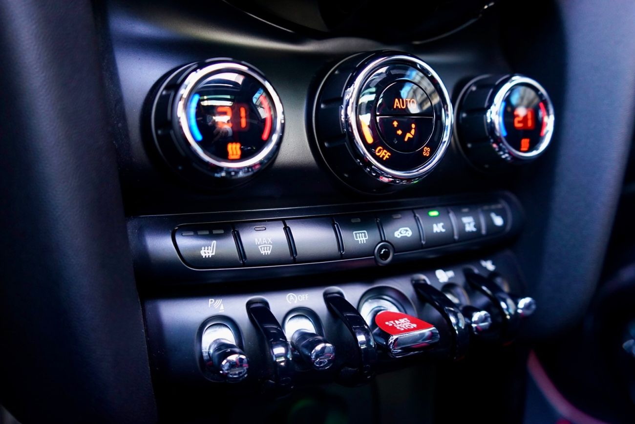 Mandataire MINI HATCH 3 PORTES F56 231 ch John Cooper Works BVA6 Finition JCW Exclusive Design