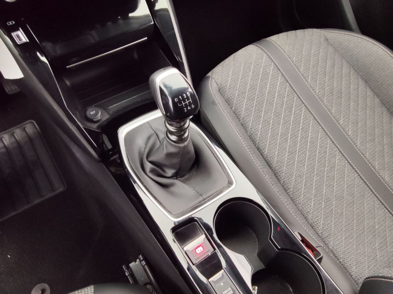 Mandataire PEUGEOT 208 1.2 100CH S&S ALLURE