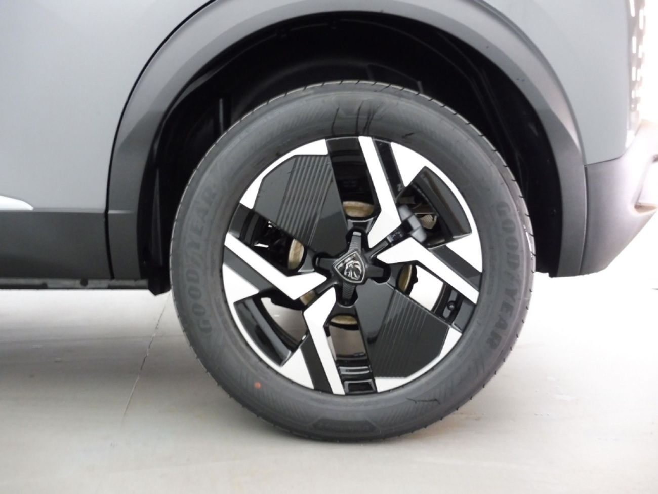 Mandataire PEUGEOT 2008 1.2 HYBRID 136CH GT E-DCS6