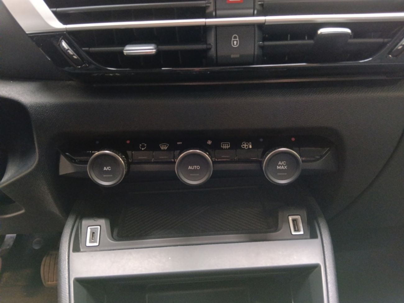 Mandataire Citroën C4 X 1.2 PURETECH 100 FEEL