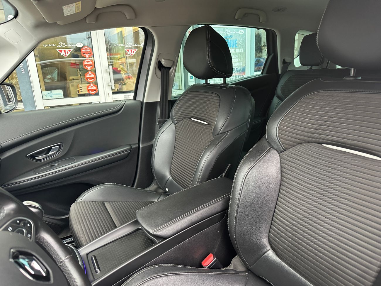 Mandataire RENAULT SCENIC IV dCi 160 Energy EDC Intens