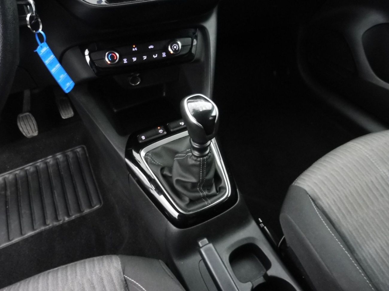 Mandataire Opel Corsa 1.2 100edition