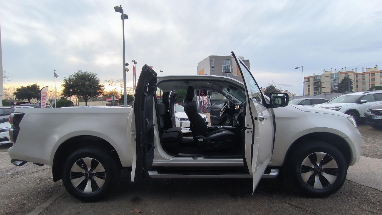 Mandataire ISUZU D-MAX N60 SPACE CAB 1.9 164 CH 4X4 BVA F