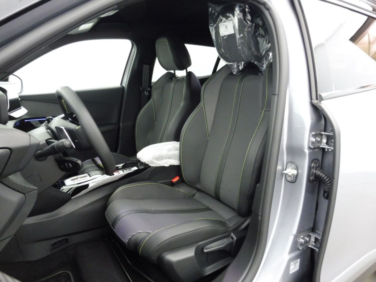 Mandataire PEUGEOT 2008 1.2 HYBRID 136CH GT E-DCS6